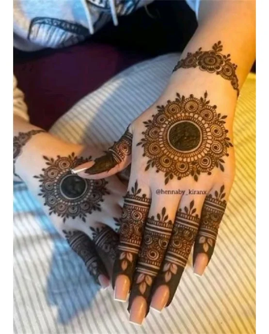 Tile Border Wrap On Back Hand Mehndi Design Tile Border Wrap On Back Hand Mehndi Design
